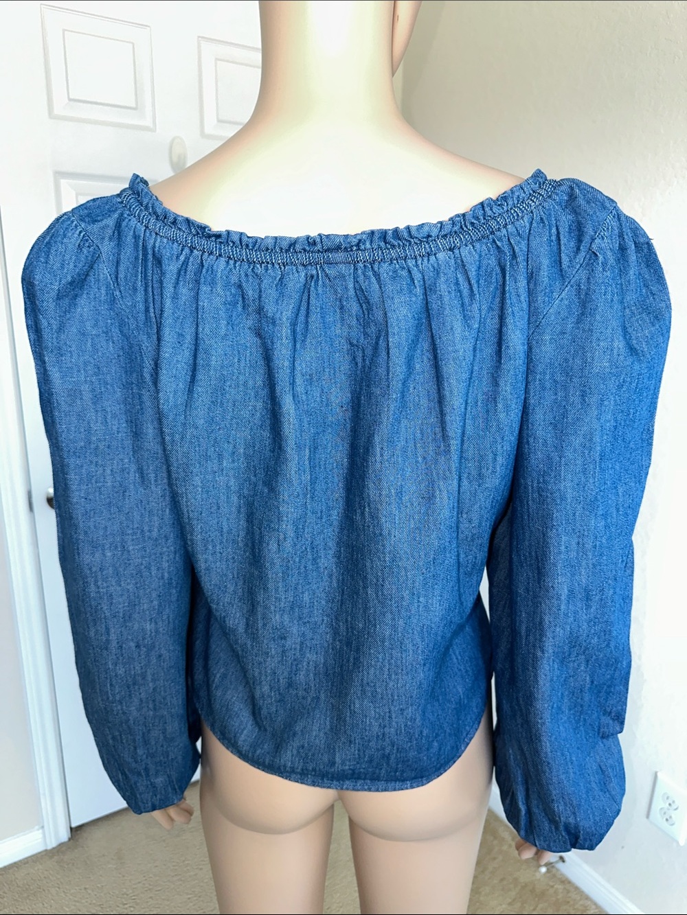 NWT 100% Cotton Old Navy Blue Denim Peasant Button-Front Blouse Size Medium. - Picture 3 of 14